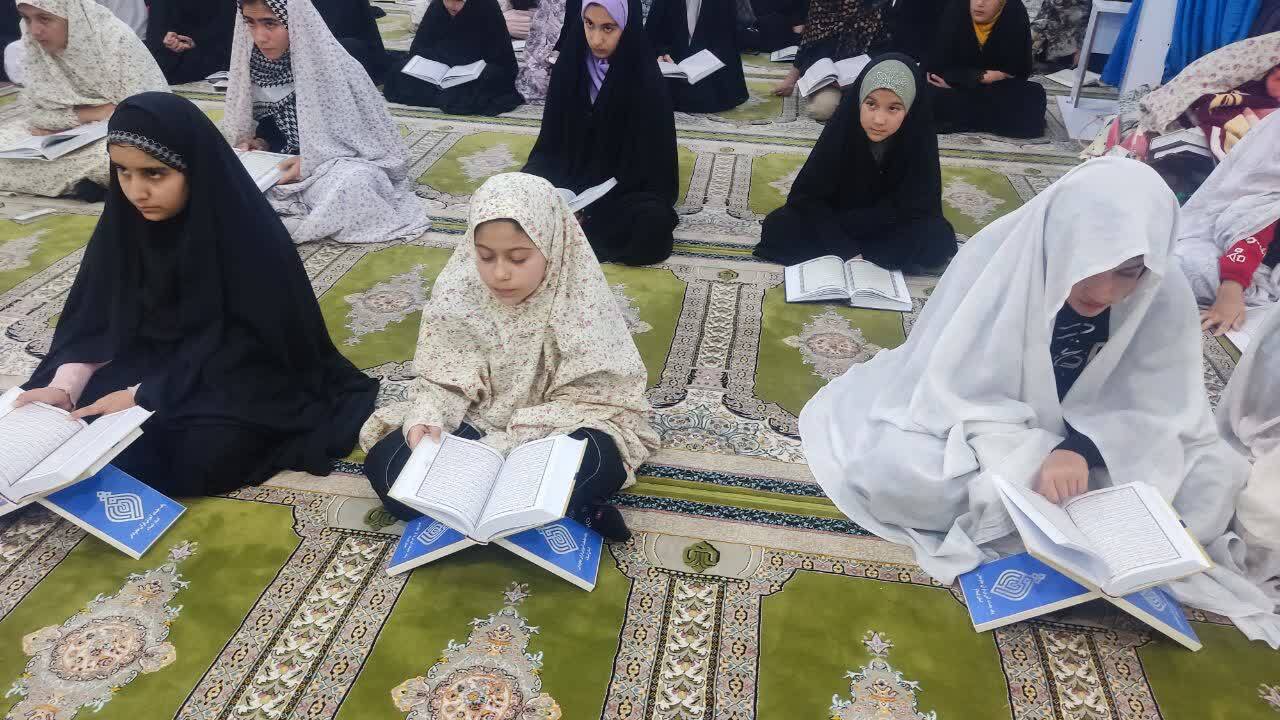 برگزاری محفل انس با قرآن کریم در شهرستان ملکشاهی با حضور معتکفین