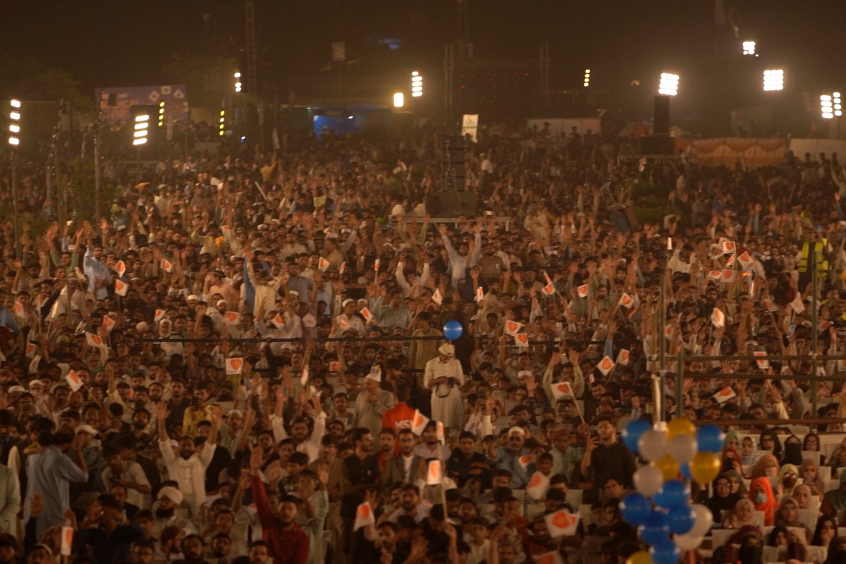 برنامج التلفزيون «محفل»؛ احتفالات قرآنية في إيران والعالم