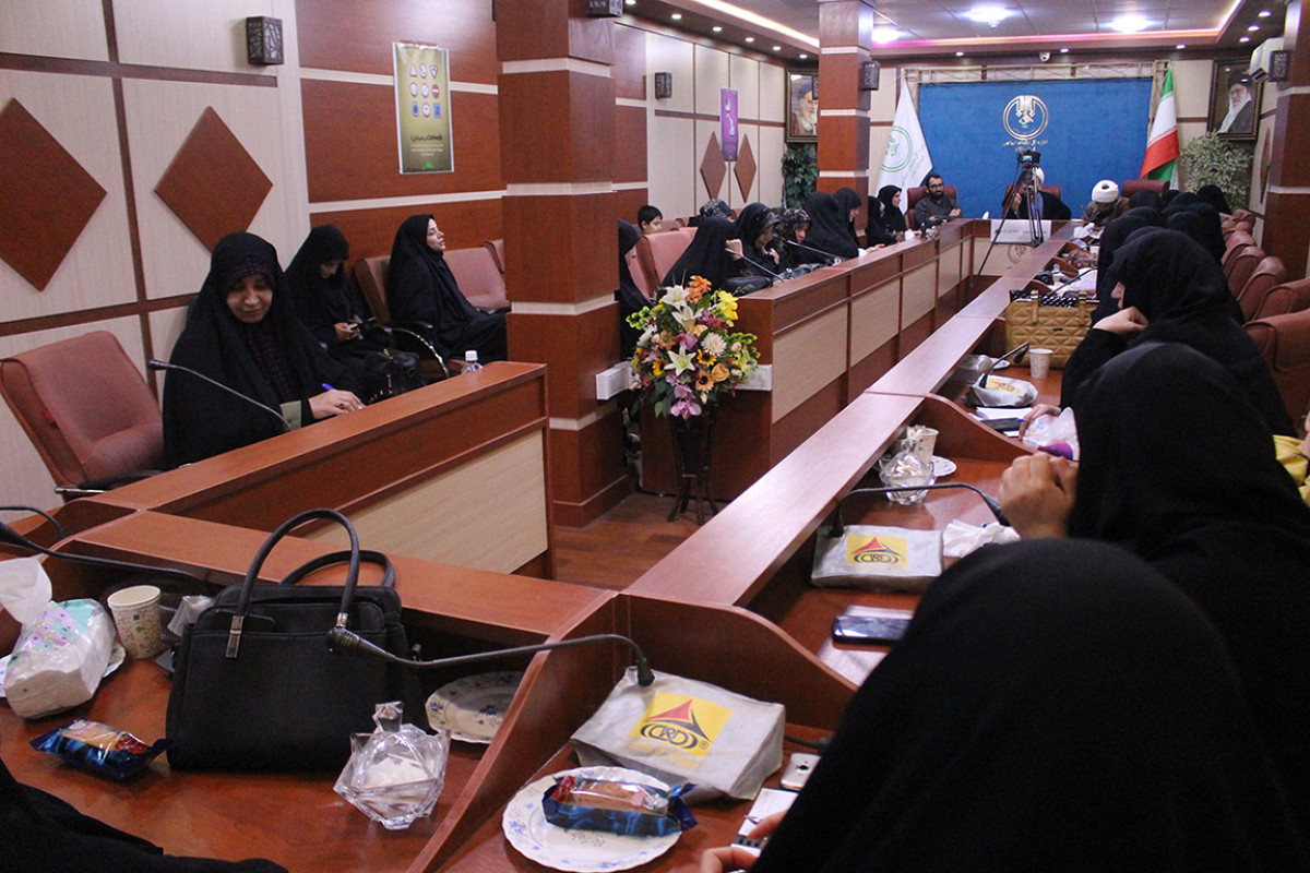 برگزاری نشست هم اندیشی فعالان جمعیت و خانواده در اداره کل تبلیغات اسلامی استان ایلام