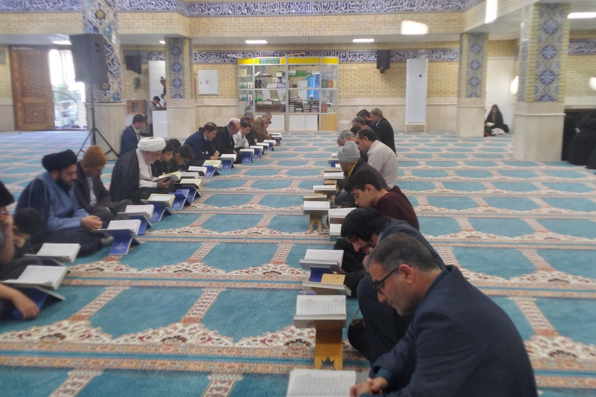 برگزاری محفل جزءخوانی قرآن کریم ( زندگی با آیه ها) در مسجد جامع شهرستان دره شهر