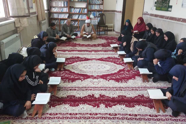 زندگی با آیه ها در مدارس شهرستان بدره