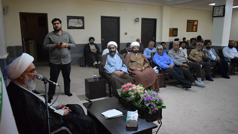 نشست جامعه‌ی ستایشگری با نماینده ولی فقیه در استان و امام جمعه بوشهر