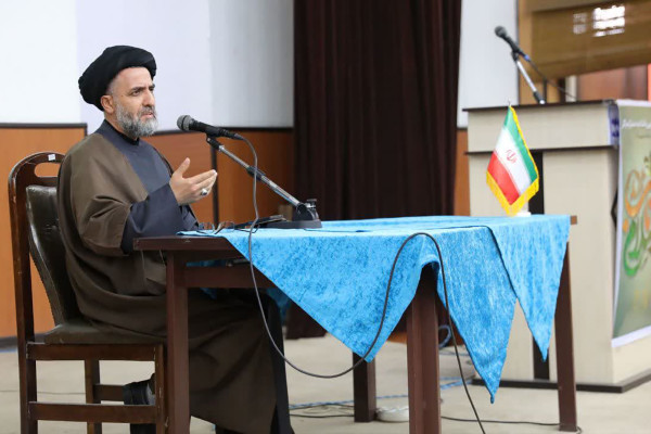 گلستان| اسلام ناب در تقابل با قرائت‌های قلابی است