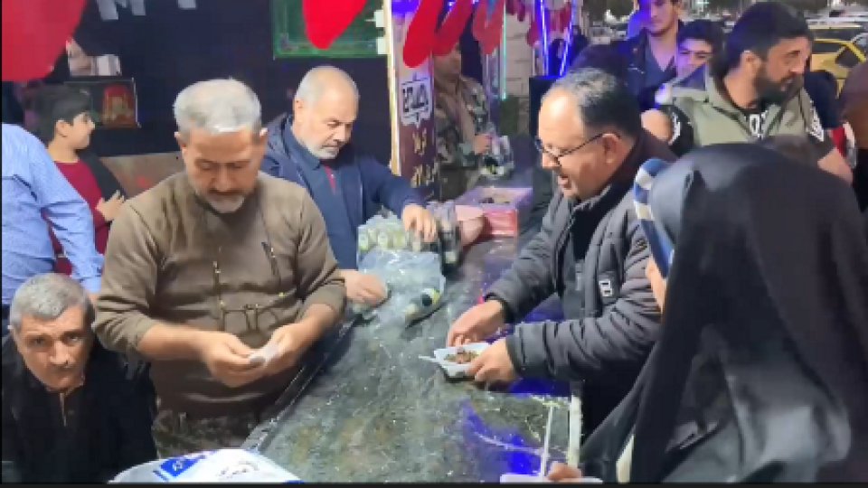 پخت و توزیع غذای نذری به مناسبت ولادت حضرت زهرا (س) در مهران