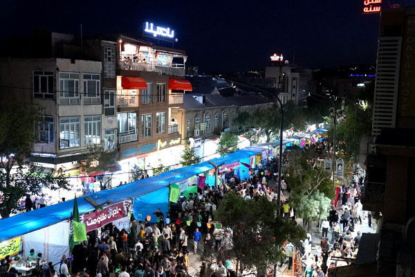 阿赫迈德教民在萨南达季的盛大聚会