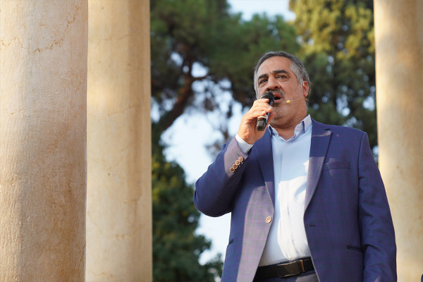 إقامة احتفال محفل في مرقد حافظ الشيرازي