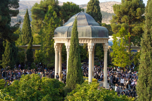 Celebración de Mahfel en el mausoleo de Hafez en Shiraz