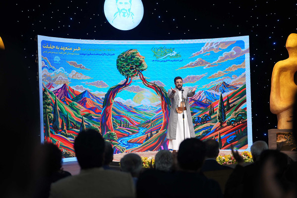 קארן הומאיוּנפאר נבחר לדמות האמנותית של השנה