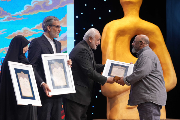 卡伦·霍马云法尔被评为年度艺术人物
