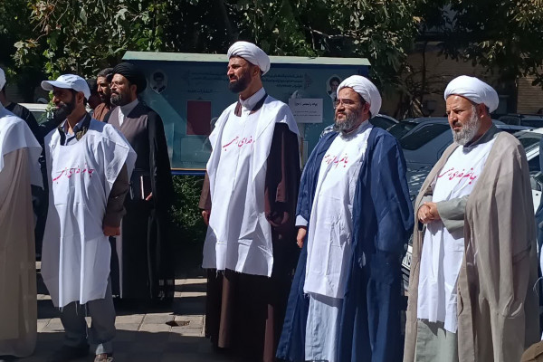طلاب همدانی در صف اول دفاع از  کلام رهبر