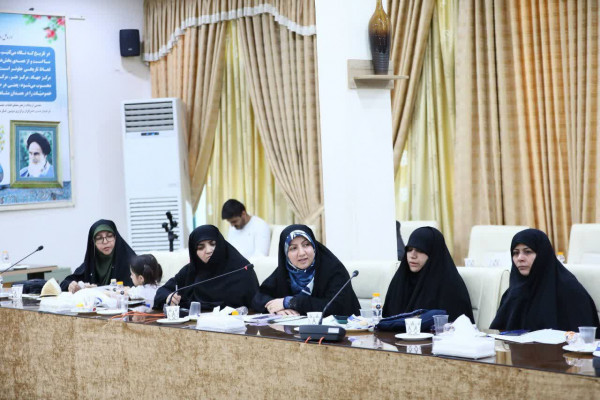 نشست صمیمی جمعی از هیأت‌های مذهبی استان با رییس سازمان هیات و تشکل های دینی