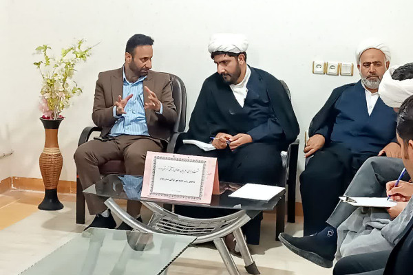 نشست رئیس اداره امور قرآنی استان ایلام با فعالان قرآنی شهرستان بدره