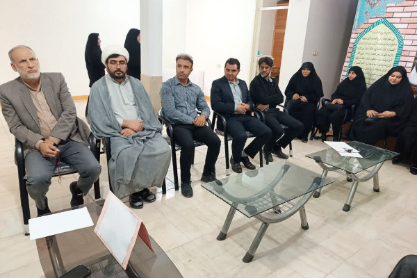 نشست رئیس اداره امور قرآنی استان ایلام با فعالان قرآنی شهرستان بدره