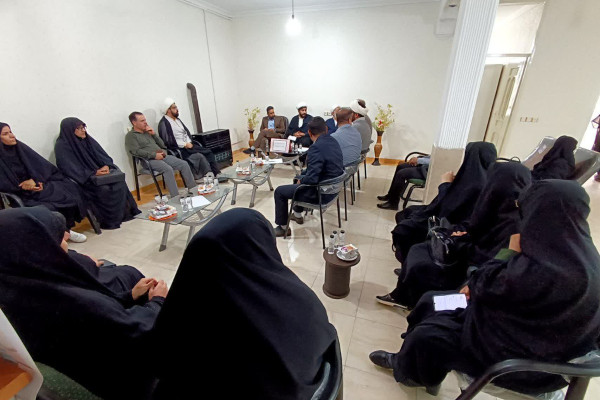 نشست رئیس اداره امور قرآنی استان ایلام با فعالان قرآنی شهرستان بدره