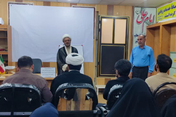 نشست رئیس اداره امور قرآنی استان ایلام با مدیران و فعالان قرآنی، مربیان طرح امین شهرستان دره‌شهر