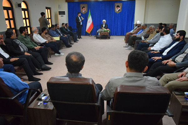 نشست جامعه‌ی ستایشگران بوشهر با نماینده ولی فقیه در استان و امام جمعه بوشهر