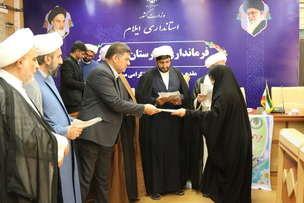 برگزاری آیین تجلیل از برگزیدگان نهضت «زندگی با آیه‌ها» در شهرستان دره‌شهر؛