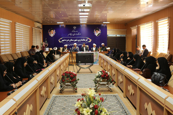 برگزاری آیین تجلیل از برگزیدگان نهضت «زندگی با آیه‌ها» در شهرستان دره‌شهر؛