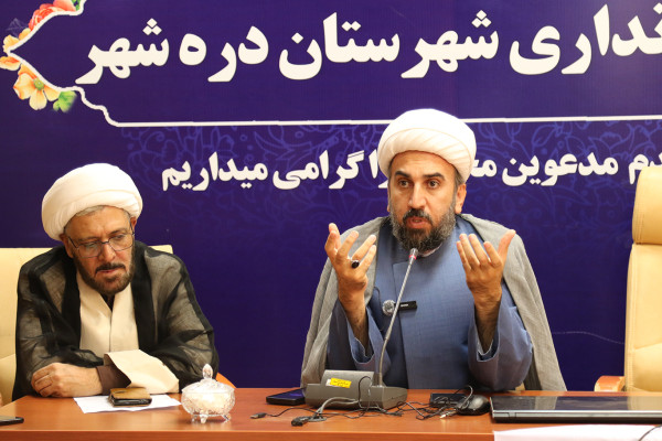 برگزاری آیین تجلیل از برگزیدگان نهضت «زندگی با آیه‌ها» در شهرستان دره‌شهر؛