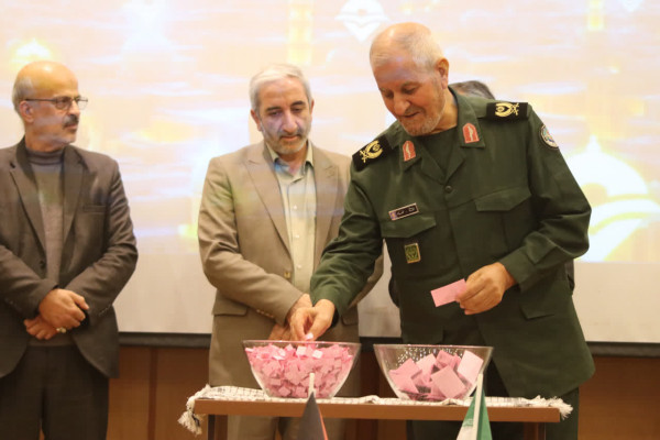 آیین قرعه‌کشی شرکت‌کنندگان پویش ملی «زندگی با آیه‌ها»