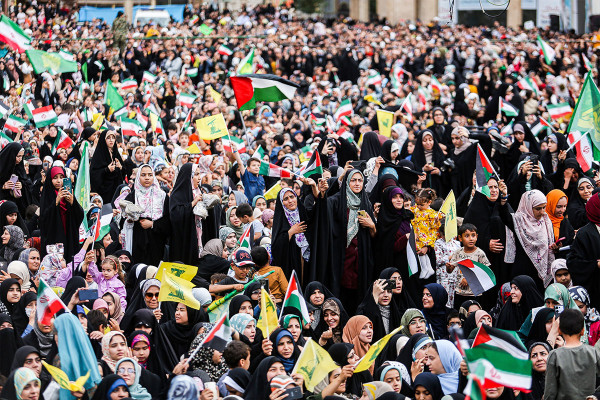 Акция «Как звезда» — крупнейший праздник для девушек в Иране