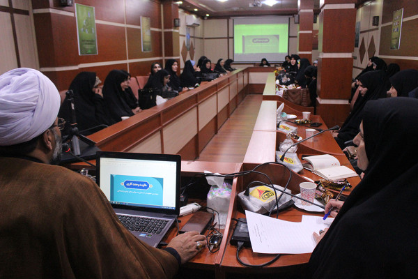 برگزاری جلسه شورای راهبری بانوان و مبلغات حوزه علمیه ایلام، با موضع ایام فاطمیه