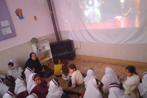 اکران فیلم سینمایی در مدارس و مساجد شهرستان دره شهر