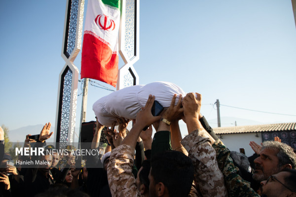 «بازگشت بی‌صدا، بدرقه‌ای پرشکوه؛ شهید گمنام کربلای4 در آغوش مردم آهنگرمحله آرام گرفت»