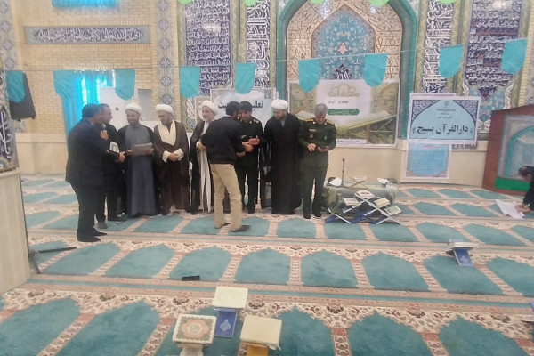 برگزاری محفل انس با قرآن ویژه جوانان و نوجوانان در مسجد جامع شهرستان دره شهر