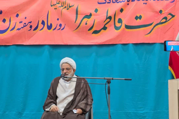 مداحان و ذاکران نقش مهمی در تقویت پیوند مردم با اهل بیت (ع) دارند