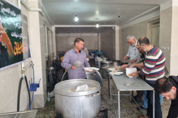 پخت غذای گرم و برپایی سفره افطار علوی در شهرستان بدره