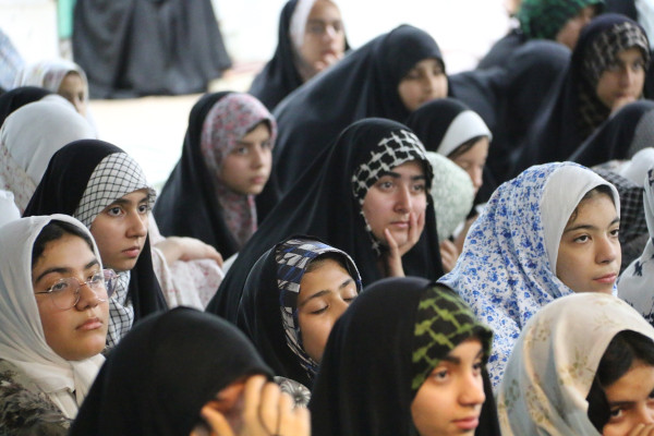 اعتکاف دخترانه همراه با عطر شهدا