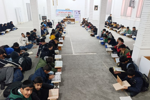 برگزاری محفل انس با قرآن در مسجد جامع شهرستان دره شهر