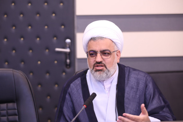 انقلاب اسلامی در مسیر ظهور و دفاع از حق و حقیقت قرار دارد