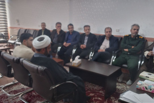 برگزاری جلسه توجیهی سفیران آیه ها باحضور ادارات و نهادهای فرهنگی در دفتر امام جمعه شهرستان دره شهر