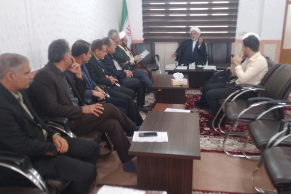 برگزاری جلسه توجیهی سفیران آیه ها باحضور ادارات و نهادهای فرهنگی در دفتر امام جمعه شهرستان دره شهر