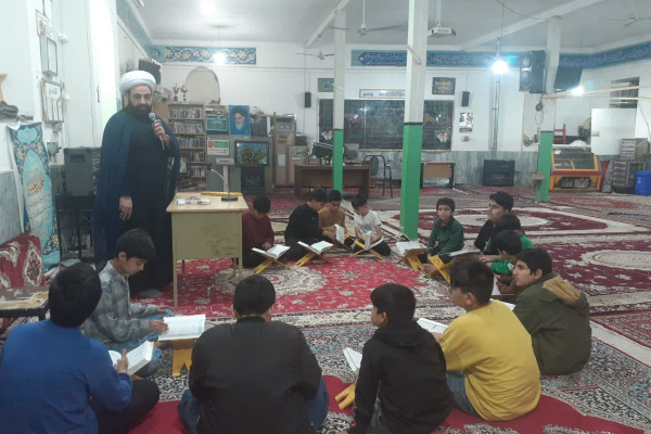 برگزاری برنامه جزءخوانی قرآن کریم(زندگی با آیه) در مساجد شهرستان دره شهر