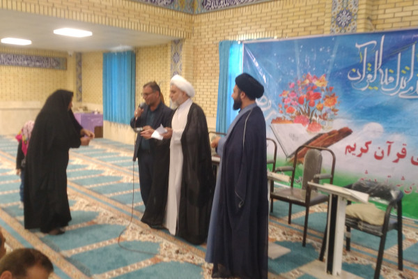 برگزاری محفل جزءخوانی قرآن کریم ( زندگی با آیه ها)در مسجد جامع شهرستان دره شهر
