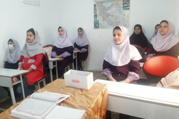 اجرای نهضت ملی زندگی با آیه ها در مدارس شهرستان مهران