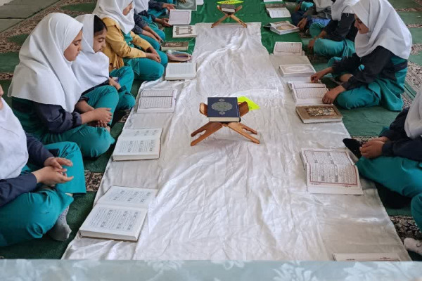 اجرای نهضت ملی زندگی با آیه ها در مدارس شهرستان مهران