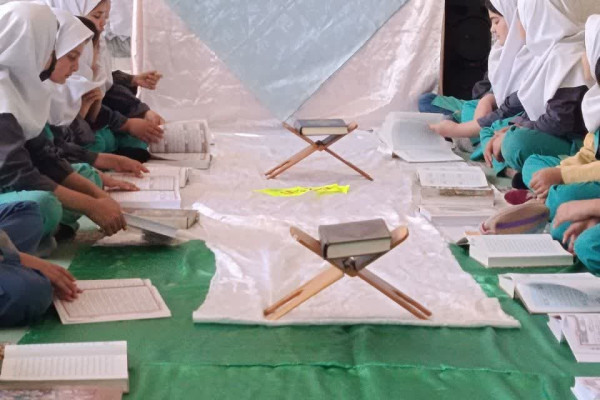 اجرای نهضت ملی زندگی با آیه ها در مدارس شهرستان مهران