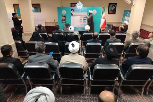 بازدید استاندار خراسان جنوبی و جمعی از مدیران کل ادارات از نمایشگاه قرآنی زندگی با آیه‌ها