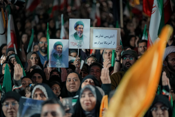 برای این خاک مقدس ، برای ایران ، تا اخرین نفس ، مقاومت کنید ...