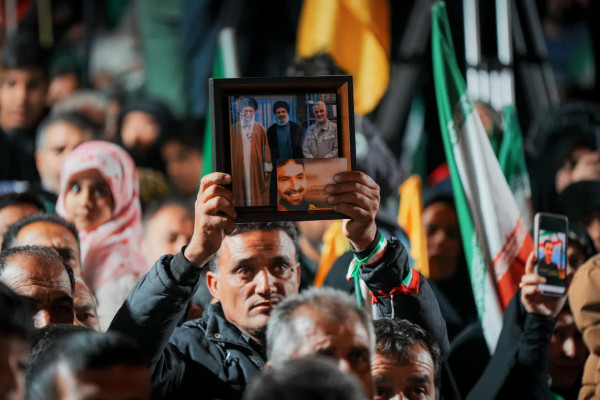 برای این خاک مقدس ، برای ایران ، تا اخرین نفس ، مقاومت کنید ...