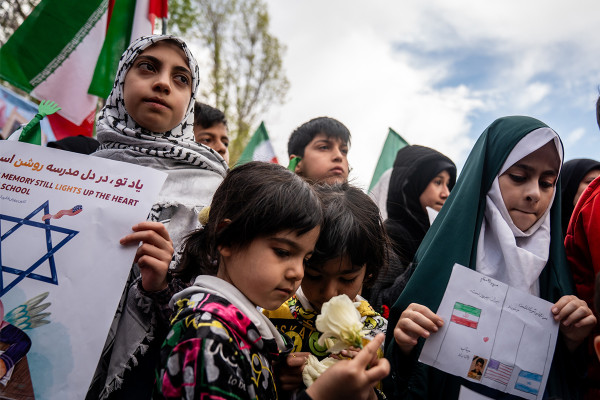 مراسم چهلم شهدای مدرسه میناب برگزار شد