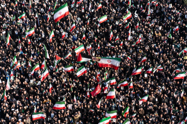 مراسم بیعت با آیت‌الله سید مجتبی خامنه‌ای با حضور جمع کثیری از مردم