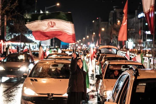 تجمع شبانه مردم در حمایت از ایران ادامه دارد
