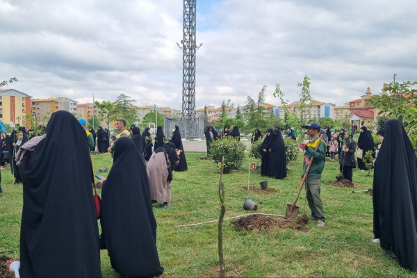 کاشت 200 اصله نهال مثمر لبیک به فرمان رهبر معظم انقلاب