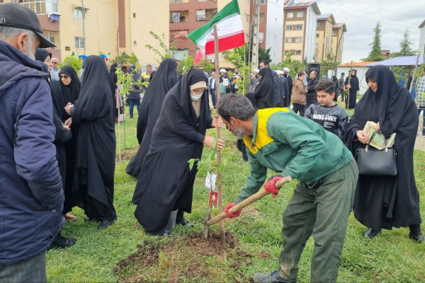کاشت 200 اصله نهال مثمر لبیک به فرمان رهبر معظم انقلاب