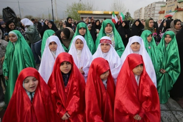 مراسم اهتزاز پرچم امام رضا (ع) بر فراز شهر همدان